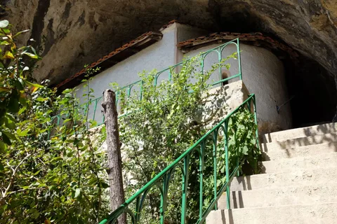 Zvonik crkve Manastira Gornjak uz liticu