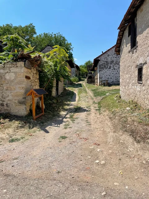 Rajačke pivnice kameni sokak
