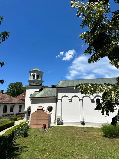 Crkva Manastira Vavedenje sa zvonikom