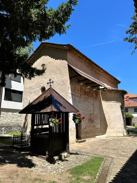 Crkva Manastira Nikolje sa bunarom i ostacima fresaka