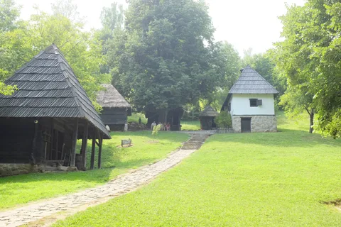 Tradicionalne seoske kuće u Tršiću